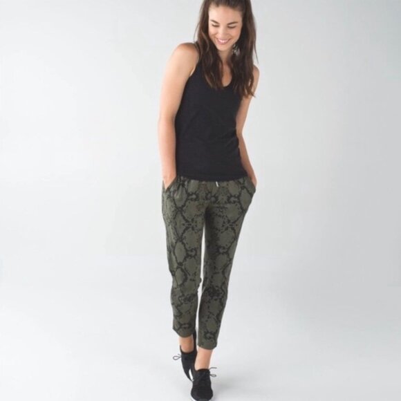 LULULEMON Jet Crop Slim Luxtreme 26" Pants Ankle Stretch Snake Green Women's 4 - Picture 2 of 14